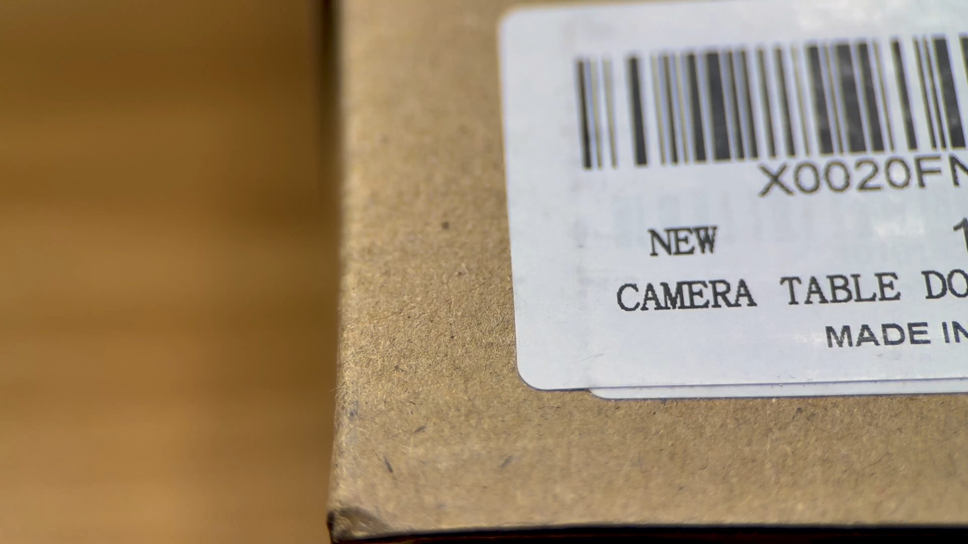 Gros plan sur l'angle d'un carton d'expédition, vidéo d'ambiance