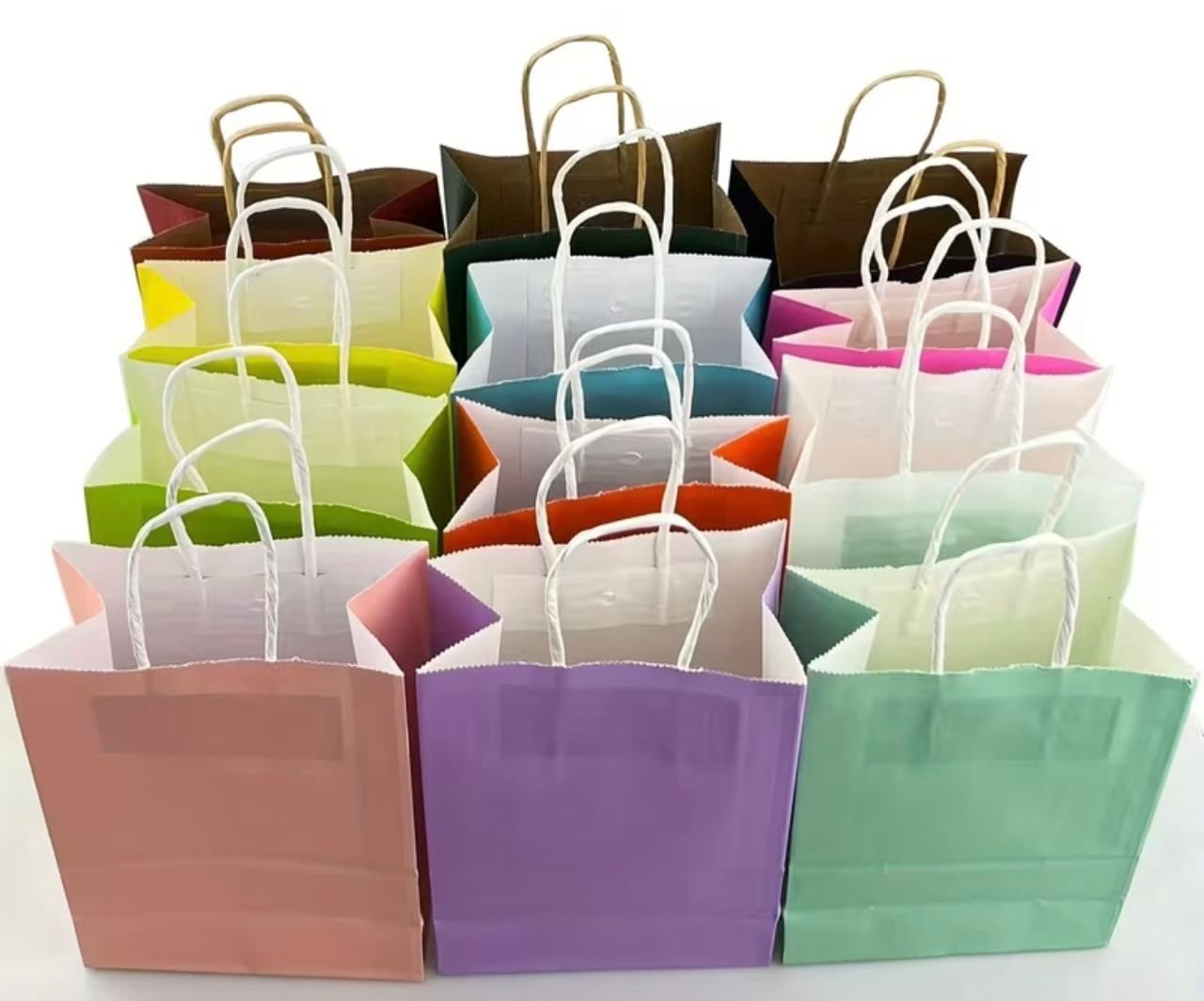 Sacs kraft de toutes les couleurs illustrant les possibilités de personnalisation